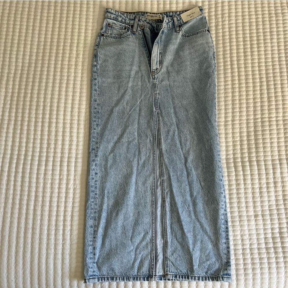 ABERCROMBIE & FITCH Denim Midi Skirt